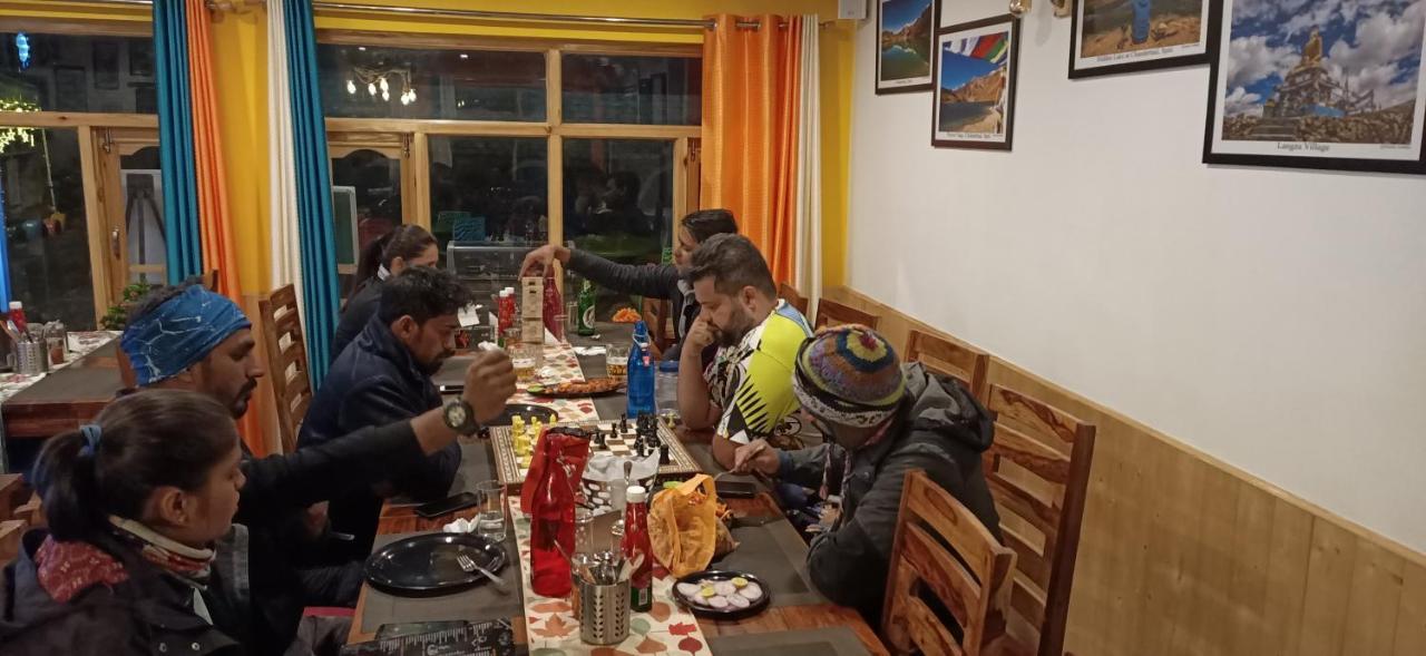 The Alpinist Cafe And Retreat Hotel Kaza Kültér fotó