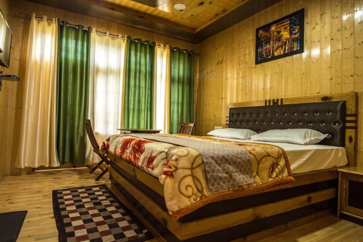 The Alpinist Cafe And Retreat Hotel Kaza Kültér fotó