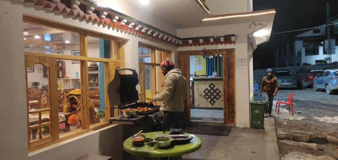 The Alpinist Cafe And Retreat Hotel Kaza Kültér fotó