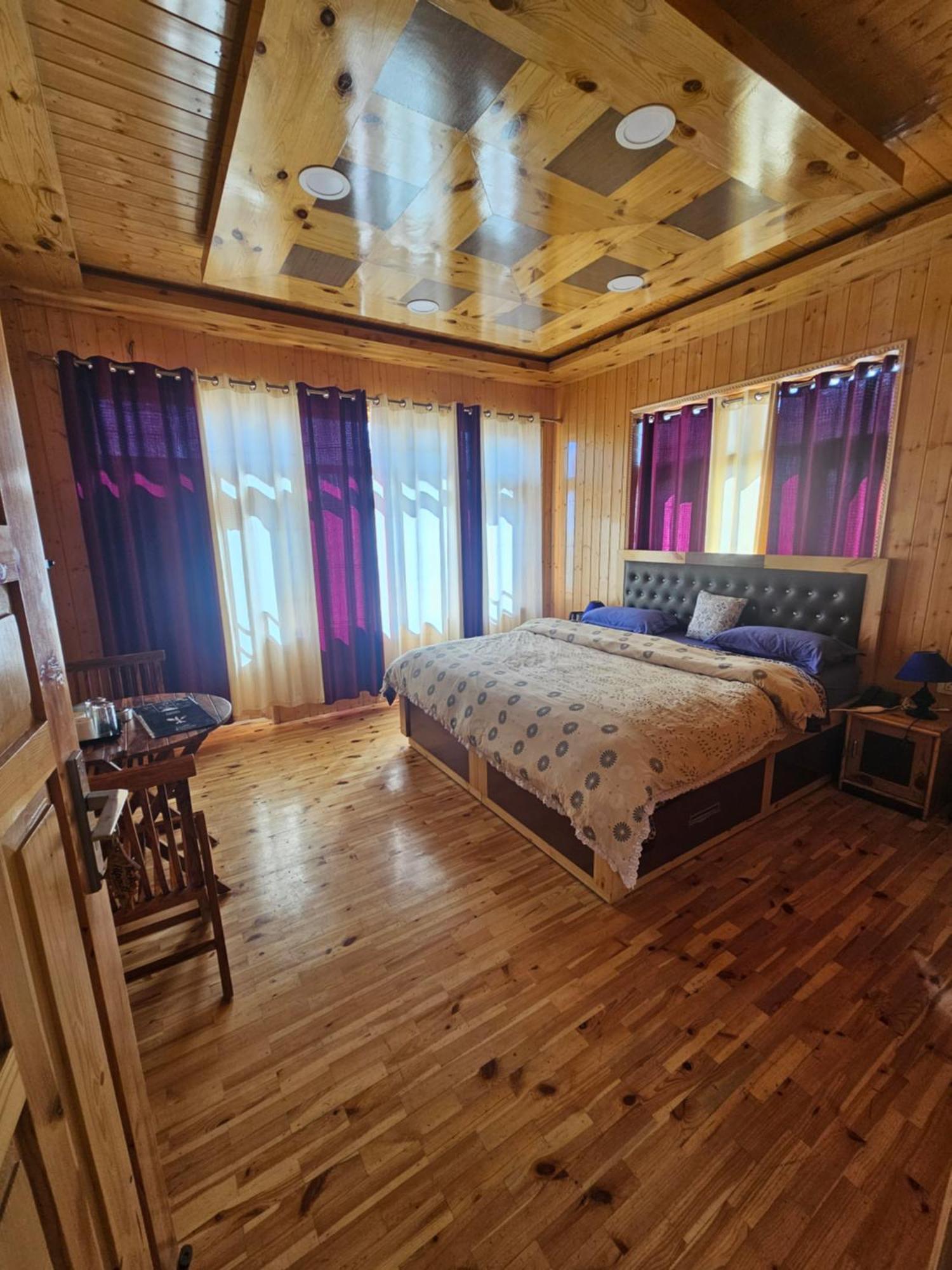 The Alpinist Cafe And Retreat Hotel Kaza Szoba fotó