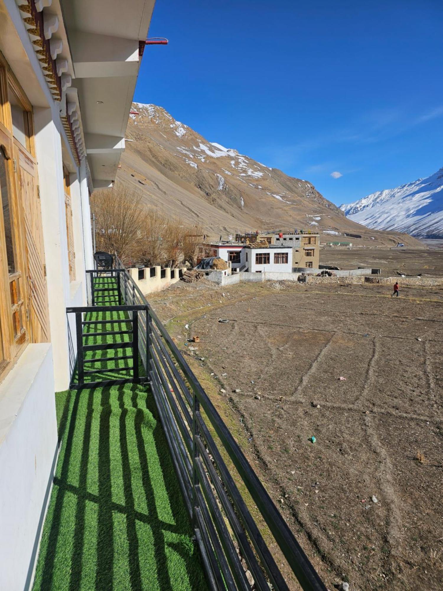 The Alpinist Cafe And Retreat Hotel Kaza Szoba fotó